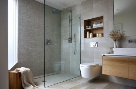 /Walk-in%20Shower%20with%20a%20clear%20toughened