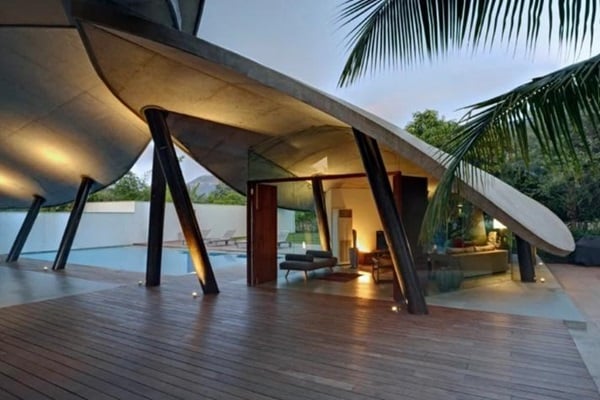 Concrete-Canopies-and-glass-glazing