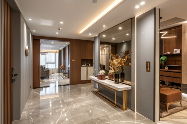 Contemporary Full Mirror Panelling On The Foyer Wall