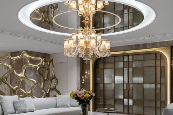 Extra-Clear Mirrors on Ceilings