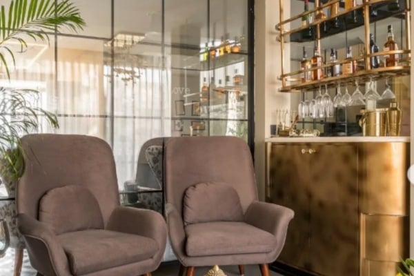 Functional-Spaces-with-Glass-Accents