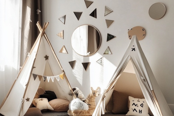 Geometric Mirror Decor in Children’s Bedroom