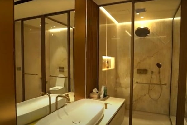 Glass Shower Enclosures for Bathrooms 