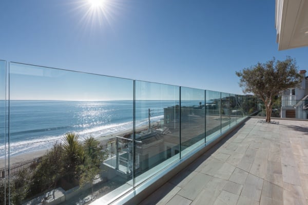 How to Keep Glass Railings Clean in Coastal Homes: 9 Expert Tips You ...
