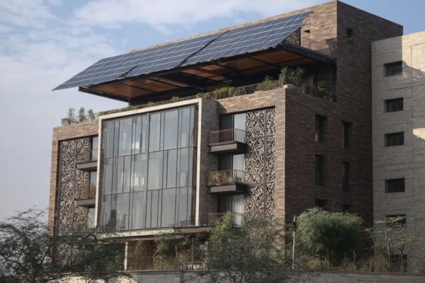 High-performance glass solutions with glazing