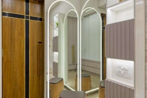 Illuminated Grooming Corner