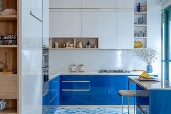 Kitchen in Timeless Glass Finishes 