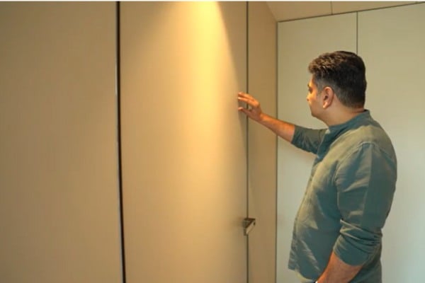 Lacquered Glass Doors for a Seamless Appeal