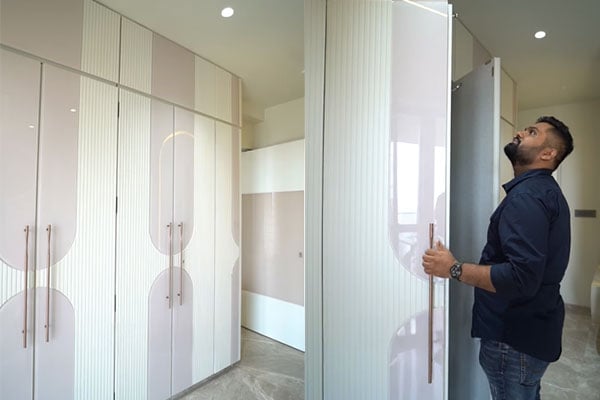 Lacquered-Glass-for-Wardrobe-Shutters