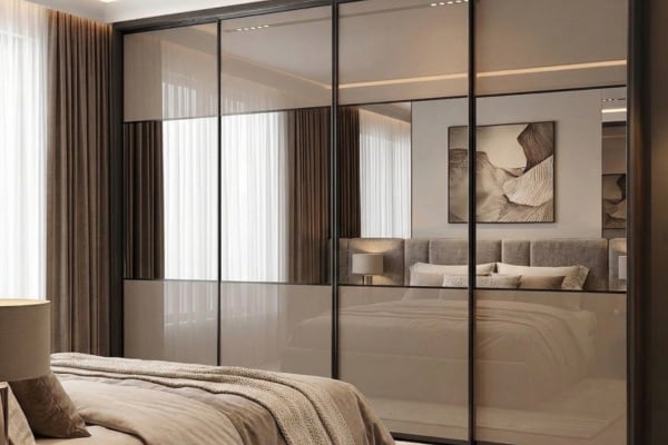 Mirror and lacquered glass sliding wardrobe 