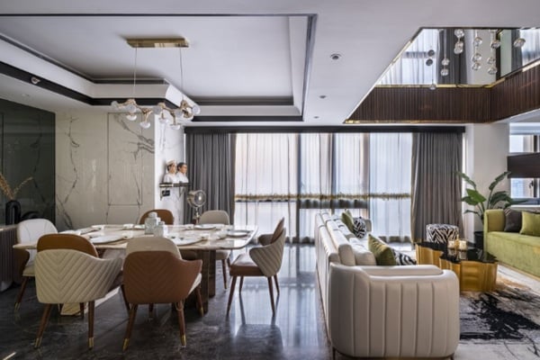 Mirrored-wall-doubles-the-Elegance