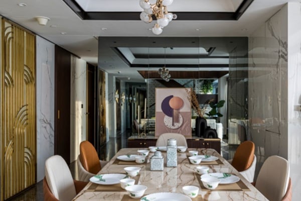 Mirrors-Magnify-Light-Space-and-Luxury