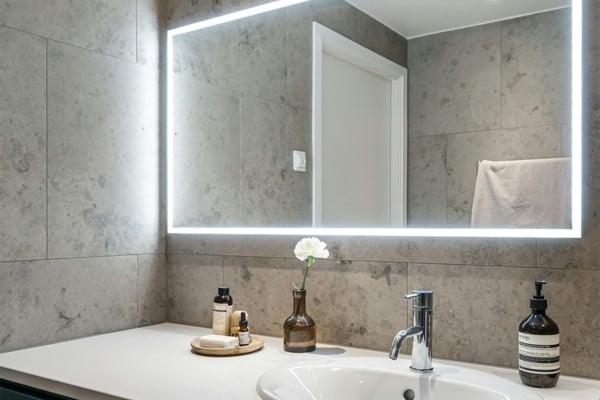 SGG Diamant Extra-clear Mirrors for Grooming Applications