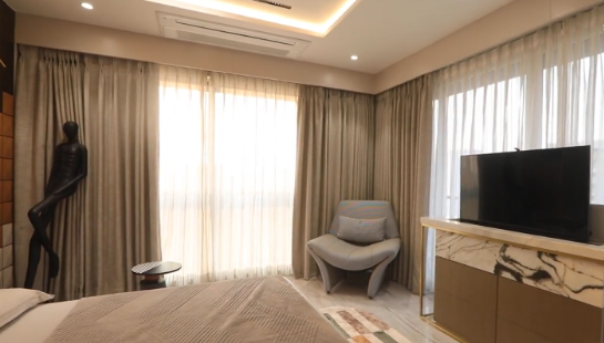 The-Hydraulic-TV-Console