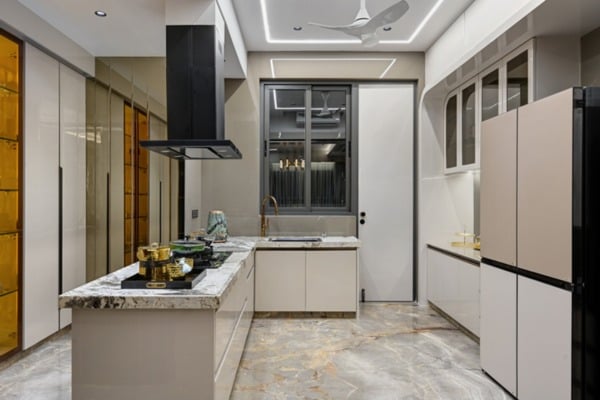 Chic and Spacious Kitchen Design with Soft, Neutral Tones