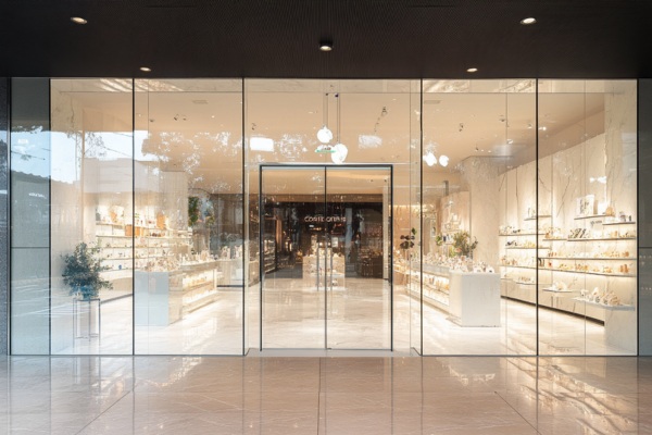 extra-clear glass shopfront