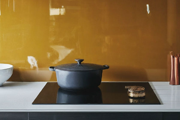 lacquered glass backsplash