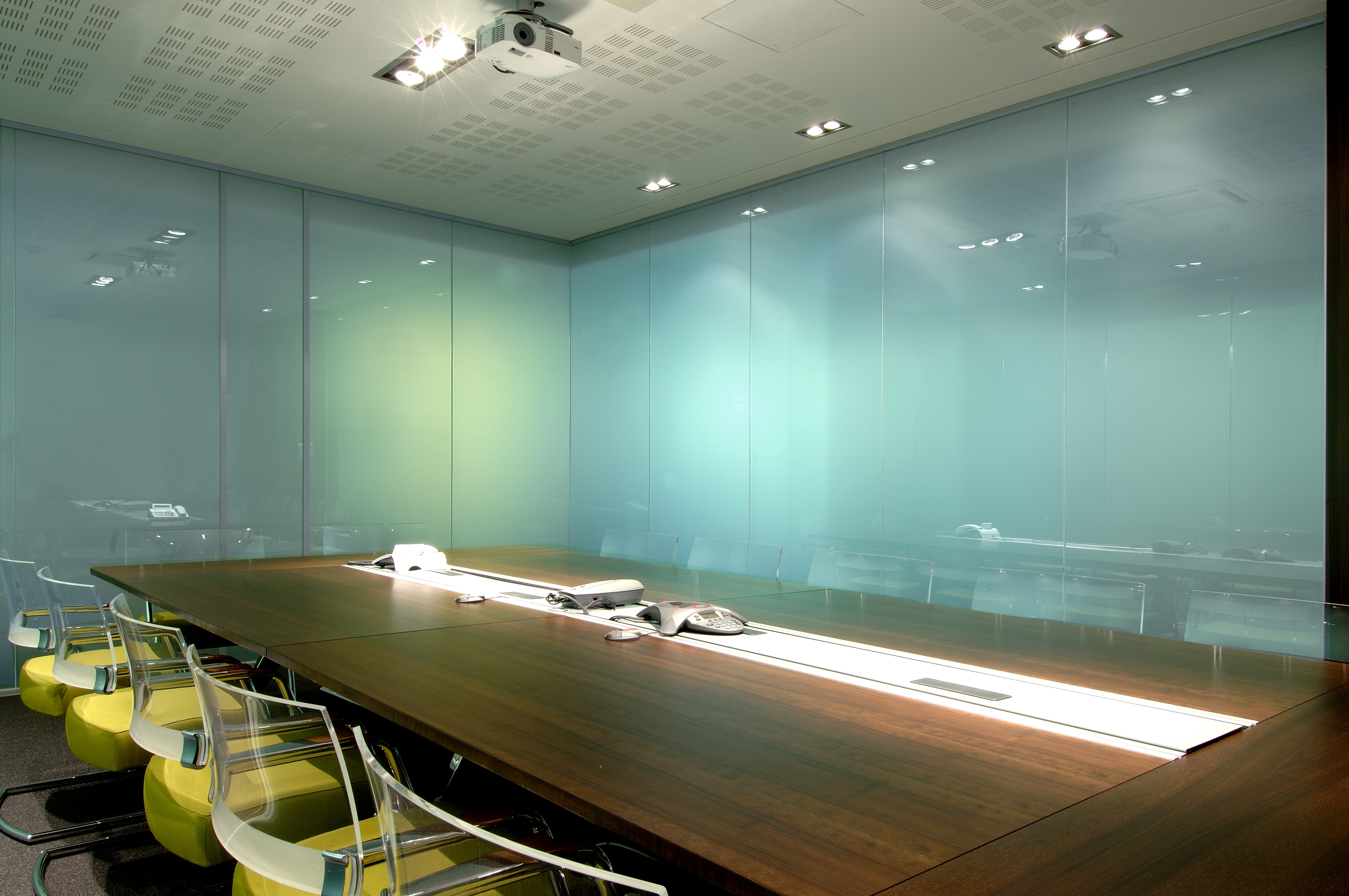 Vibrant Tinted Glass for Office Partition | Saint-Gobain