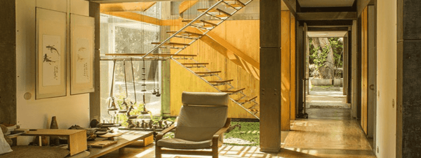 The_house_with_the_glass_staircase