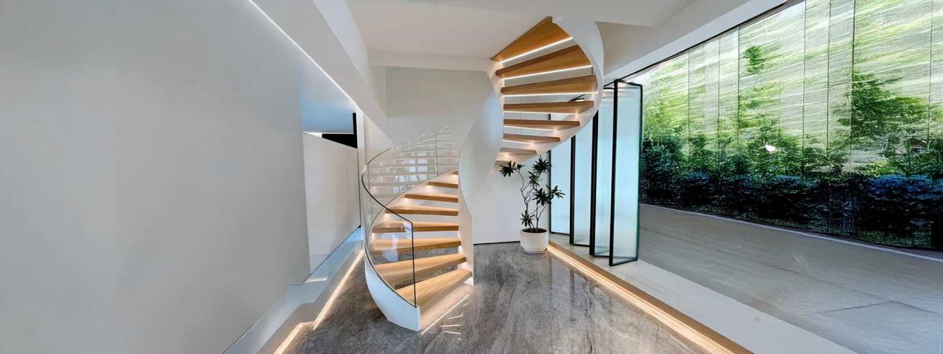 glass staircase railing