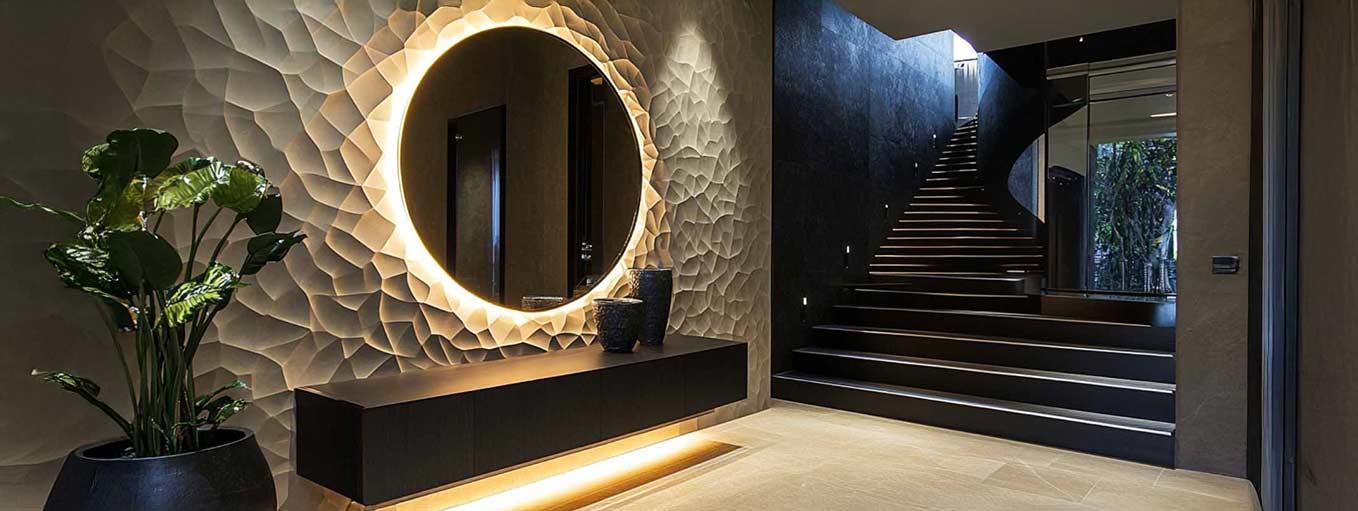 LED Mirrors in Hallways Double as Statement Pieces in Modern Interiors