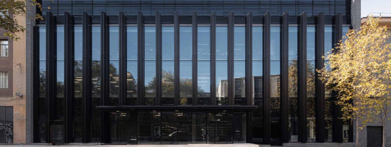 Black-Glass-Enhances-Comfort